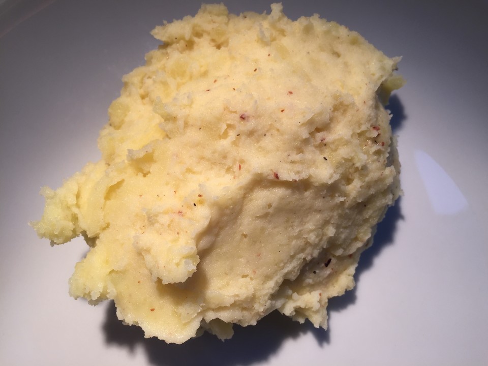 Kartoffelpüree mit geröstetem Knoblauch von Elettra | Chefkoch.de