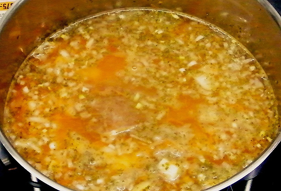 Kartoffelsuppe schlesische Art mit Majoran, Speckstippe und Würstchen ...