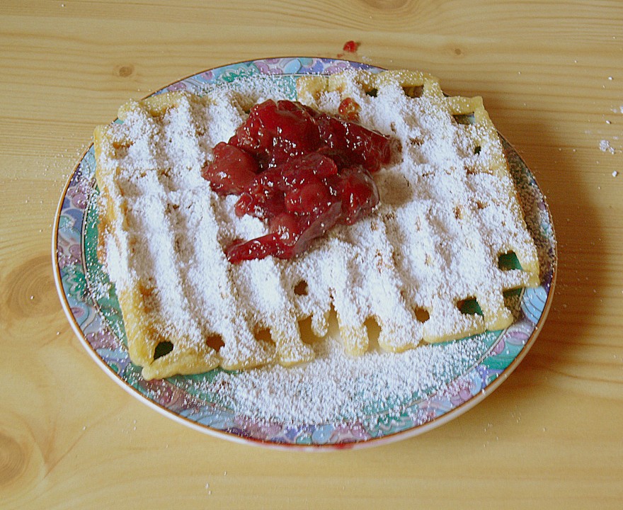 Waffeln mit heißen Kirschen von chefkoch | Chefkoch.de