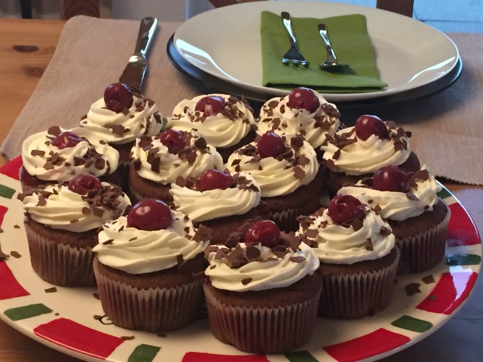 Schwarzwälder Kirsch Cupcakes (Rezept mit Bild) von BakingTheLaw ...