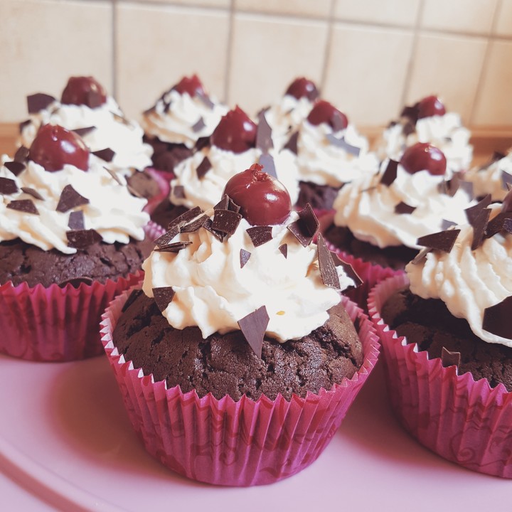 Schwarzwälder Kirsch Cupcakes von BakingTheLaw | Chefkoch.de