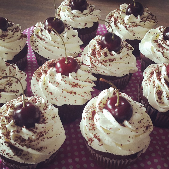 Schwarzwälder Kirsch Cupcakes von BakingTheLaw | Chefkoch.de