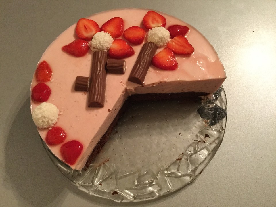Erdbeer - Joghurt - Torte mit Schokobiskuit von watze | Chefkoch.de