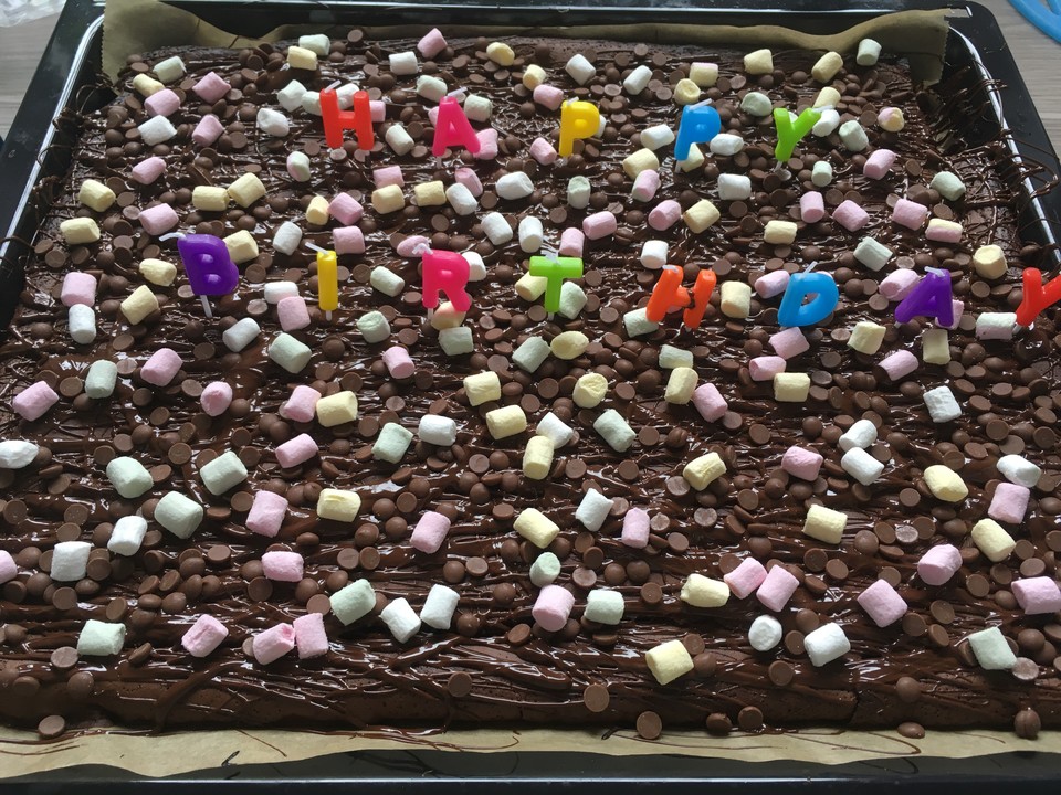Der weltbeste Schokoladen - Blechkuchen von MissDynamite | Chefkoch.de
