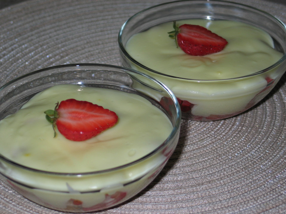 Vanillepudding mit Erdbeeren und Zwieback von annikabening | Chefkoch.de