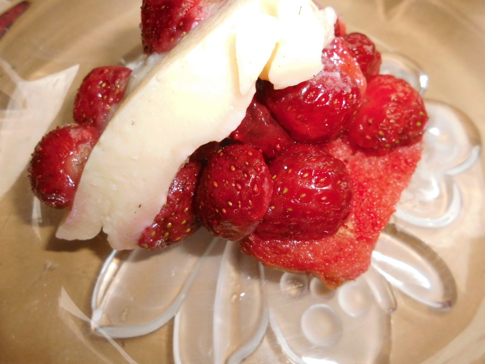 Vanillepudding mit Erdbeeren und Zwieback von annikabening | Chefkoch.de