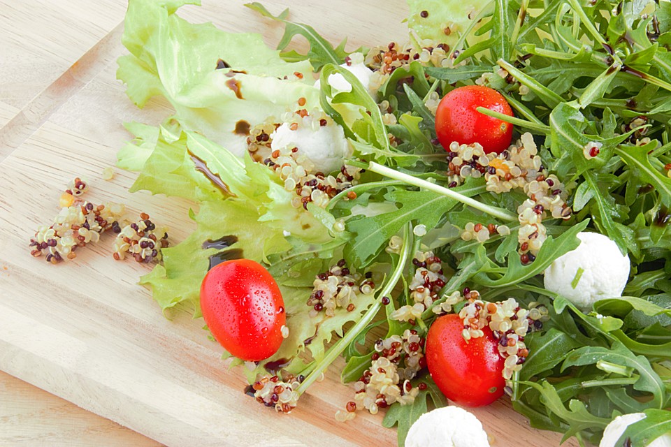 Leichter Rucola - Tomaten - Feta Salat mit Balsamico Dressing von ...