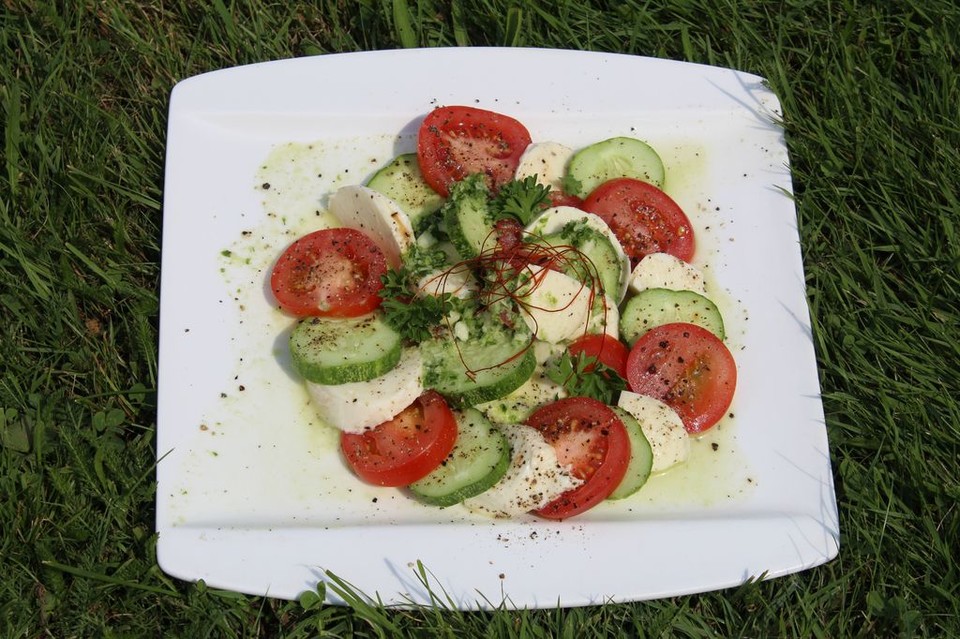 Tomaten - Mozarella - Gurken - Salat von roughgirl66 | Chefkoch.de