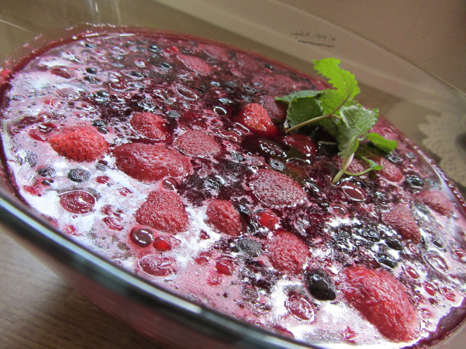 Kaltschale mit Beeren oder Kirschen | Chefkoch.de