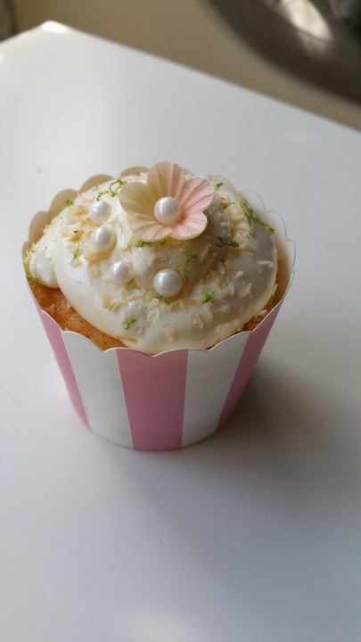 Limetten - Kokosnuss Cupcakes mit Schokoladenbuttercreme von Pumpkin ...