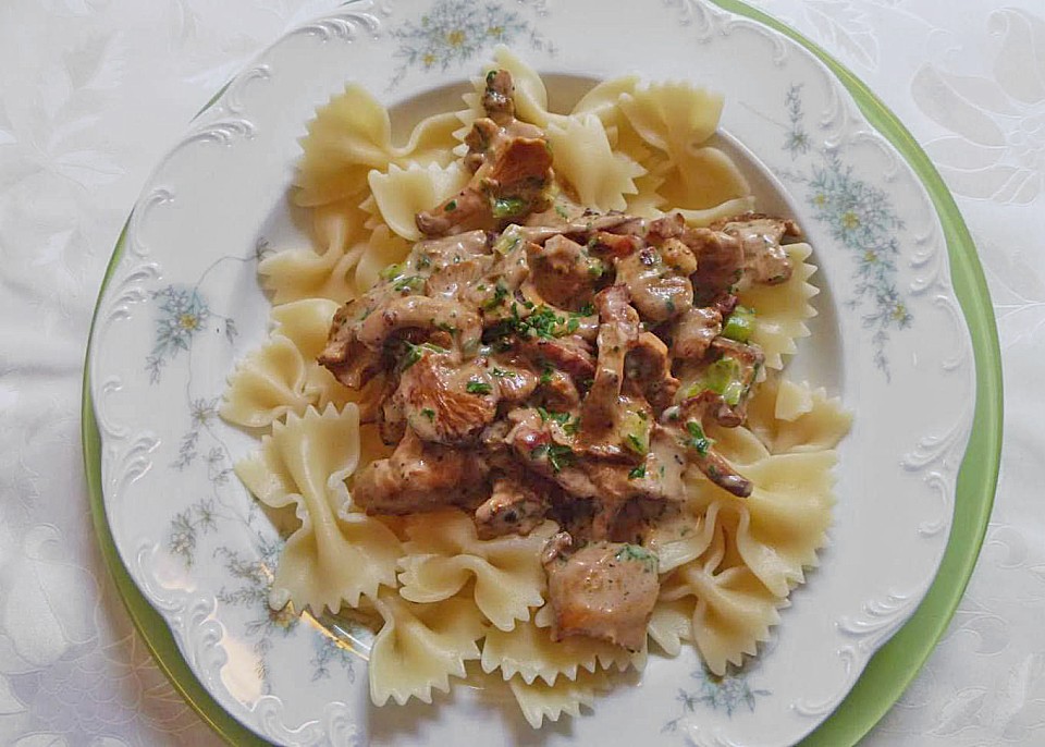 Nudeln mit Pfifferlingen und Speckrahm von Milly07 | Chefkoch.de