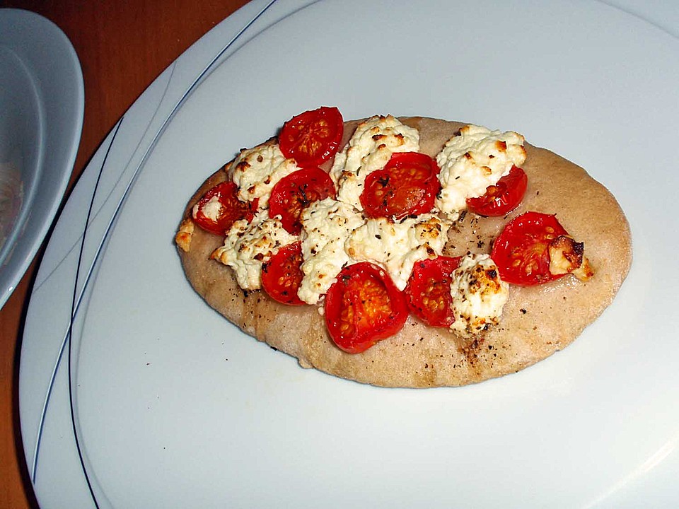 Brotfladen mit Schafskäse und Tomaten von gummilöhrchen | Chefkoch.de