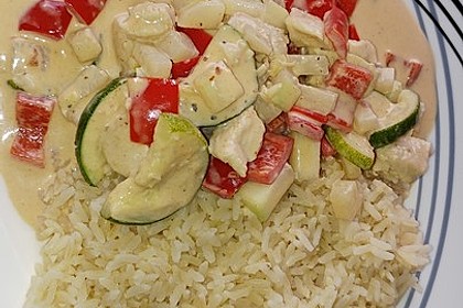 Hähnchen mit Zucchini und Paprika in Erdnuss - Kokos - Sauce 7