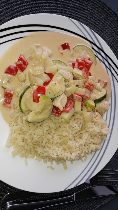 Hähnchen mit Zucchini und Paprika in Erdnuss - Kokos - Sauce von Nadine ...