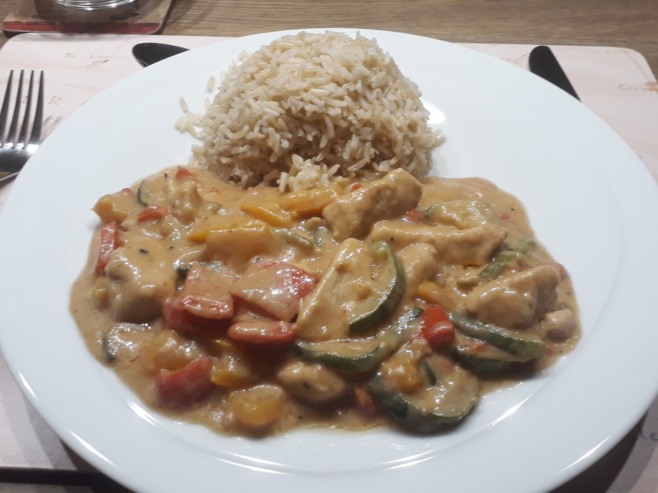 Hähnchen mit Zucchini und Paprika in Erdnuss - Kokos - Sauce von Nadine ...
