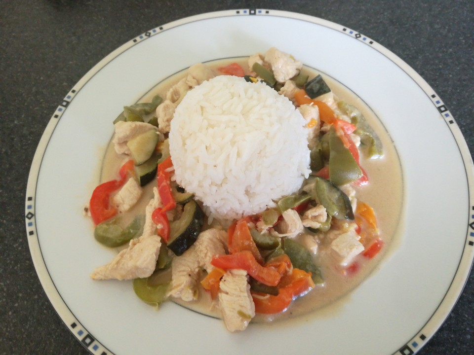 Hähnchen mit Zucchini und Paprika in Erdnuss - Kokos - Sauce von Nadine ...
