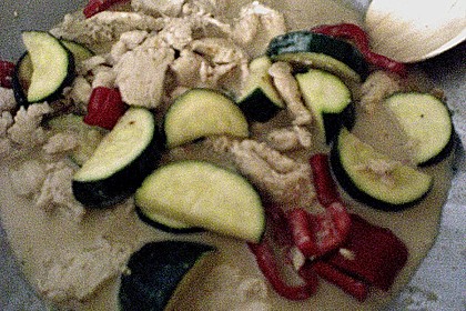 Hähnchen mit Zucchini und Paprika in Erdnuss - Kokos - Sauce 12