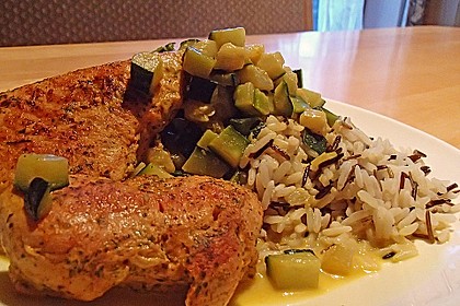 Hähnchen mit Zucchini und Paprika in Erdnuss - Kokos - Sauce 6