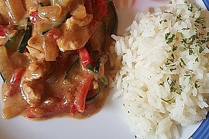 Hähnchen mit Zucchini und Paprika in Erdnuss - Kokos - Sauce 8