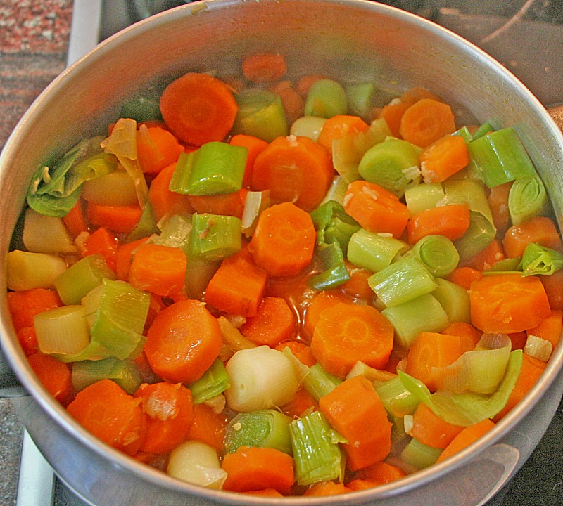 Roros fruchtiges Möhren - Lauch - Gemüse mit Curry und Schmand von ...