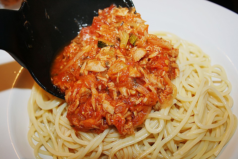 Spaghetti mit Thunfisch in Tomatensauce von Die_Flinke | Chefkoch.de