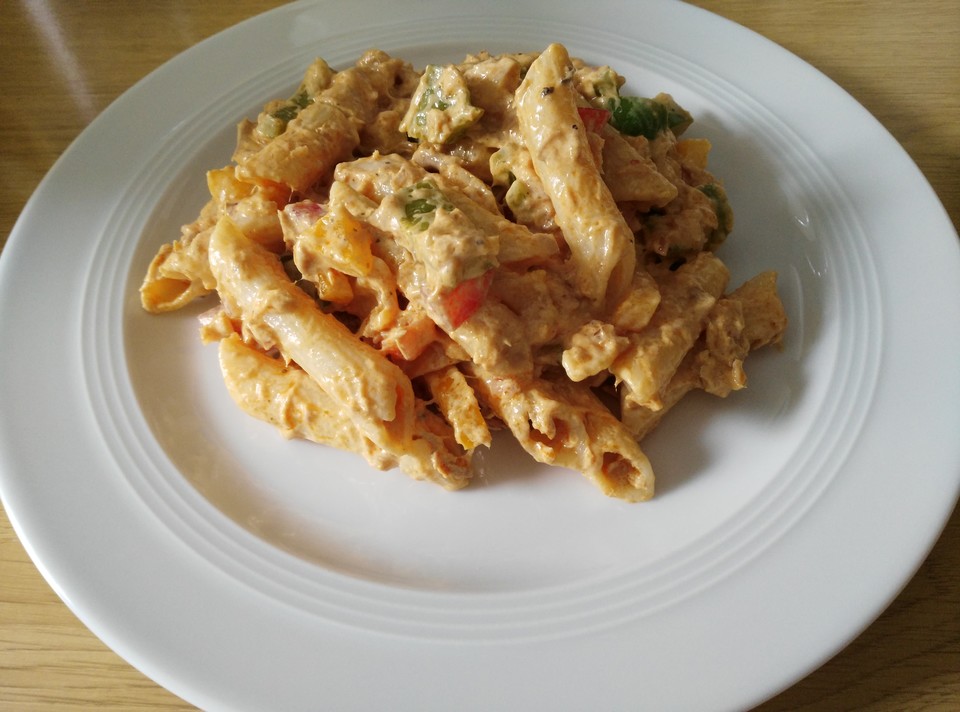Paprika - Nudel - Salat mit Thunfisch von Sanna95 | Chefkoch.de
