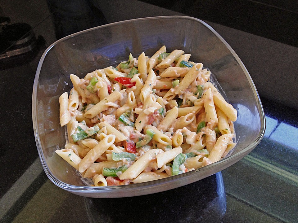 Paprika - Nudel - Salat mit Thunfisch von Sanna95 | Chefkoch.de