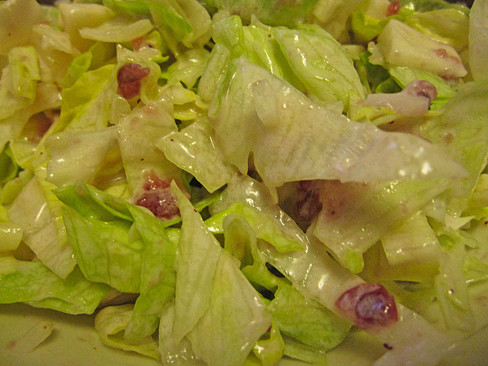 Eisbergsalat mit Preiselbeerdressing von esther1107 | Chefkoch.de