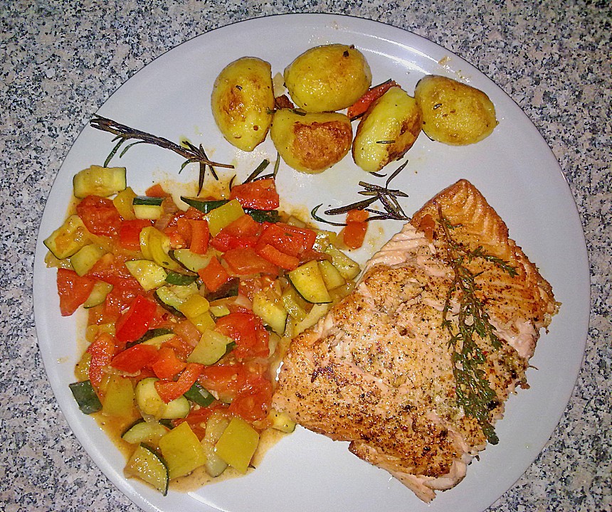 Wildlachs mit Ratatouille - Gemüse von Regina0701 | Chefkoch.de