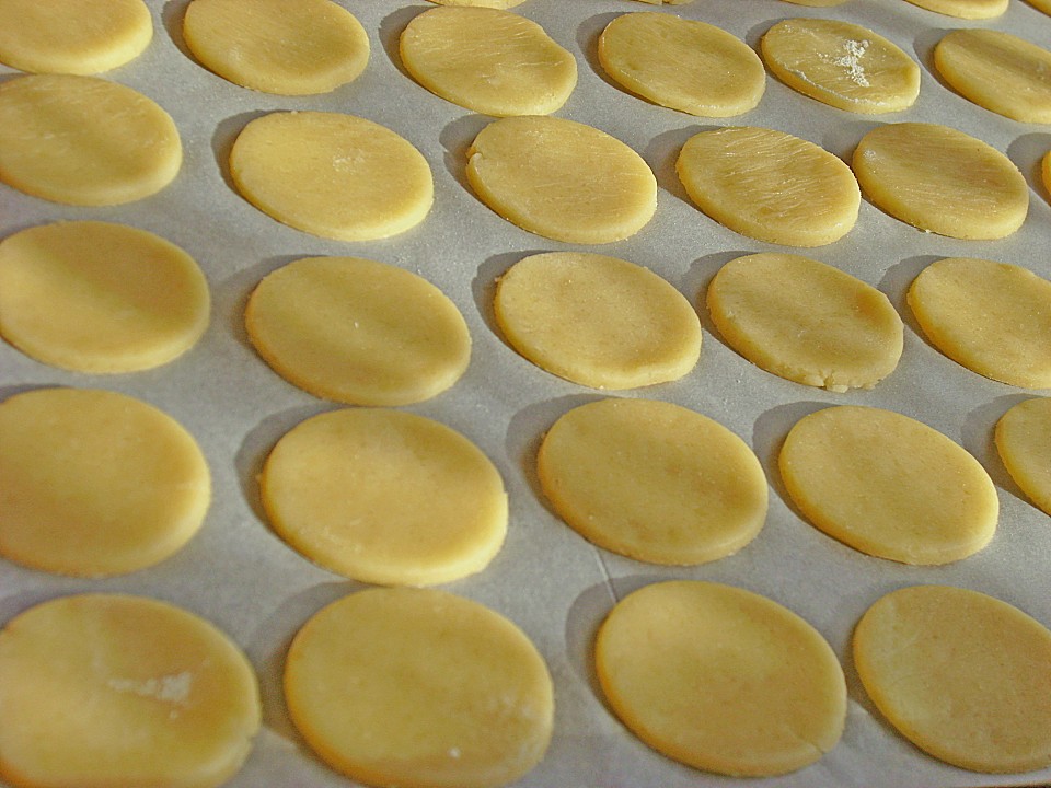 Taler mit Marzipan - Schoko - Füllung von Backfreek | Chefkoch.de