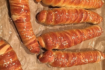 Wiener im Brezenteig