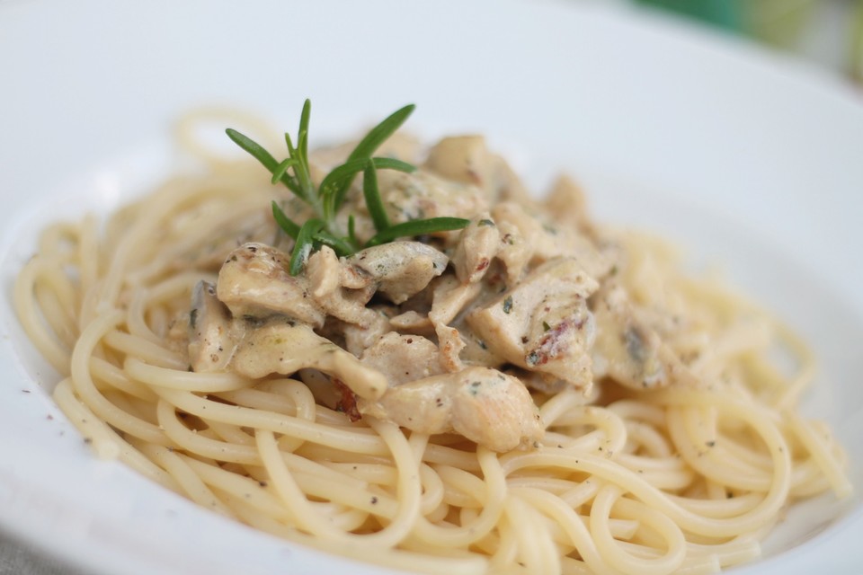 Spaghetti mit Puten - Champignon Ragout von miss-emily-erdbeer ...