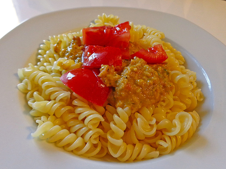 Tagliatelle und Mandel - Basilikum Pesto mit Tomaten von Ginger_Cookie ...