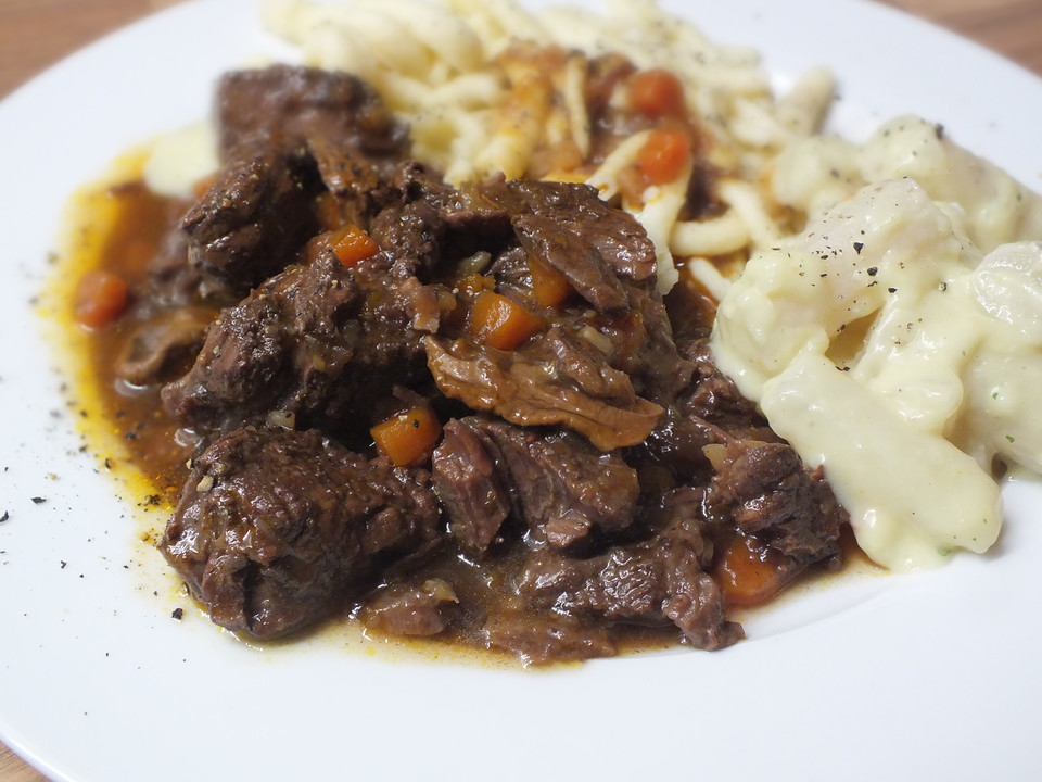 Hirschgulasch mit Waldpilzen von Maitre-de-la-maison | Chefkoch.de