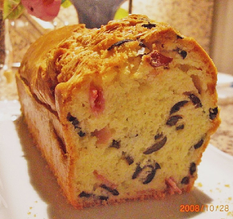 Käse - Oliven - Cake von monpticha | Chefkoch.de