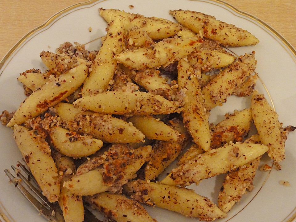 Fingernudeln (Schupfnudeln) mit Haselnüssen von orgapeg | Chefkoch.de