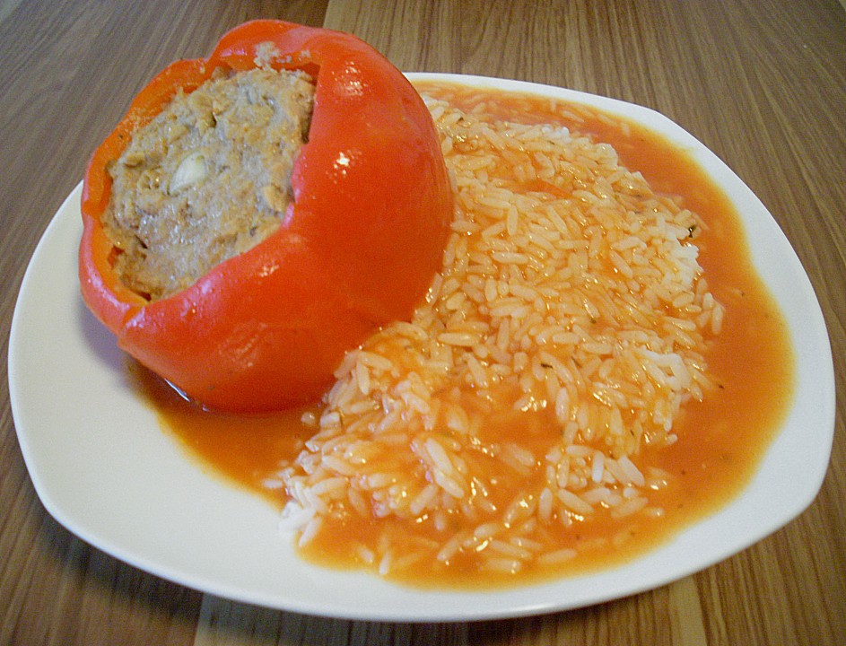 Gefüllte Paprika mit Tomatensauce und Reis von hexe18 | Chefkoch.de