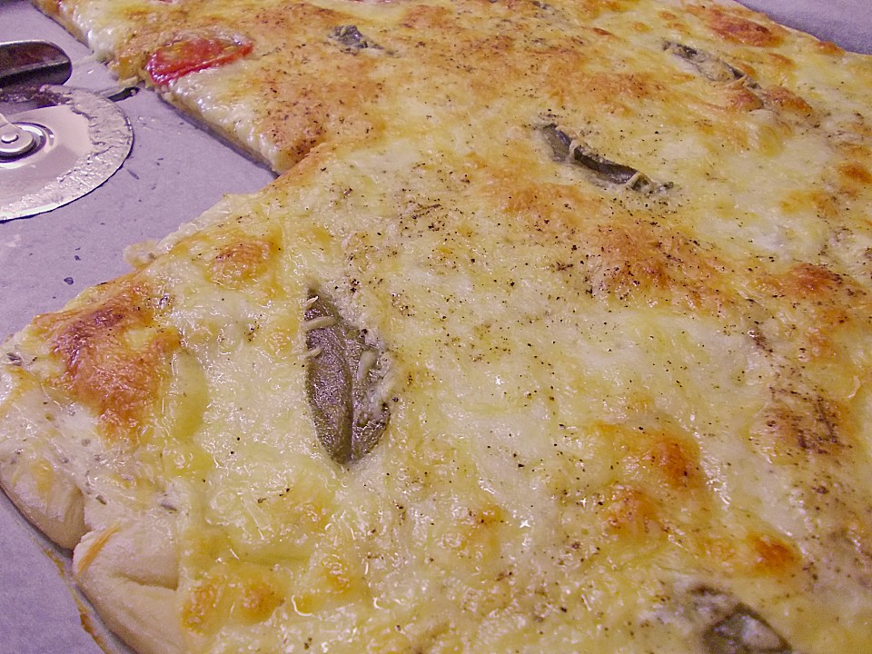 Pizzaboden - dünn und knusprig von skyworrier | Chefkoch.de