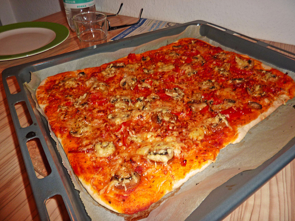 Pizzaboden - dünn und knusprig 3 | Hauptmahlzeit, Pizzaboden, Mahlzeit
