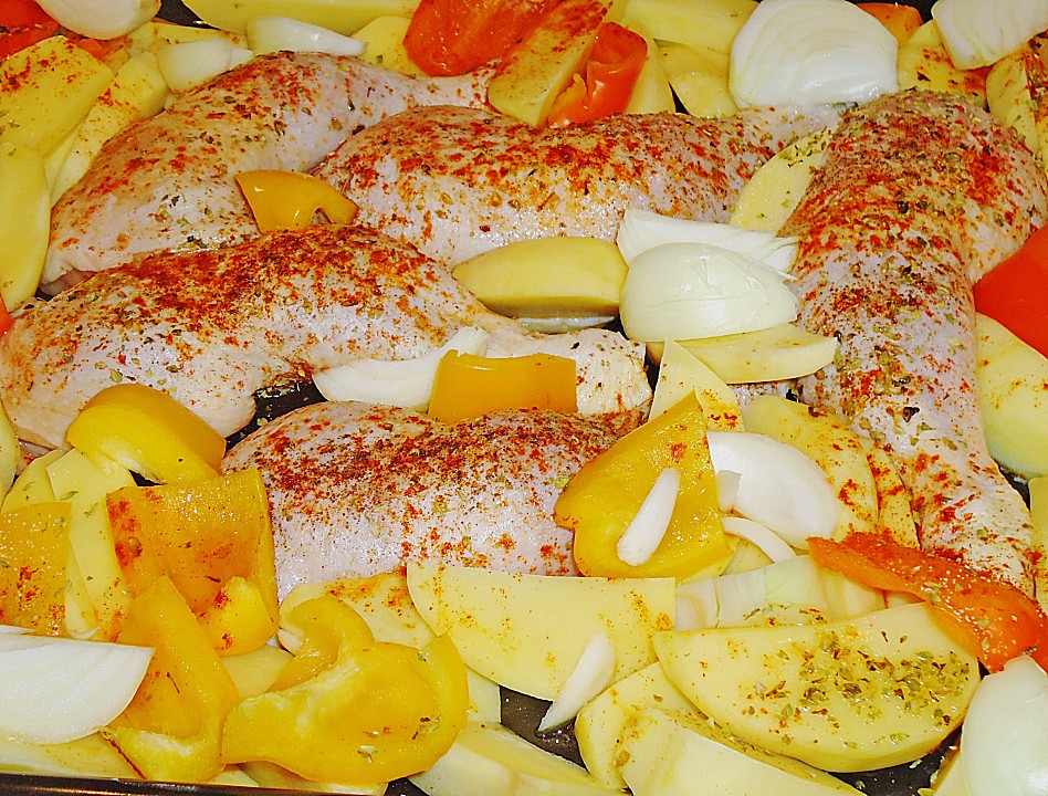 Knuspriges Oregano - Hühnchen mit Kartoffeln, Paprika und Zwiebeln von ...