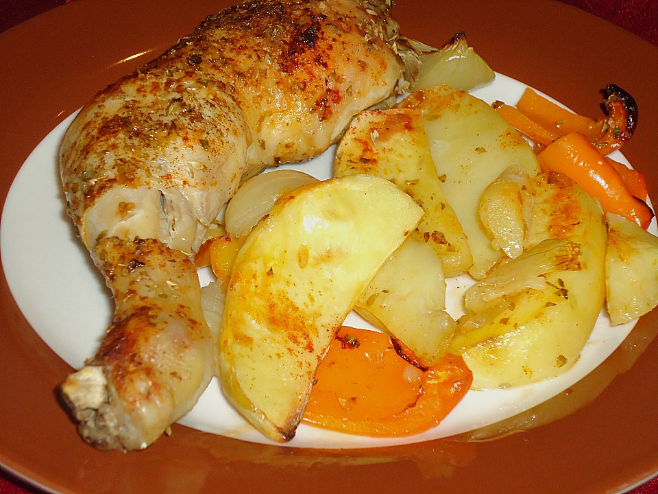 Knuspriges Oregano - Hühnchen mit Kartoffeln, Paprika und Zwiebeln von ...
