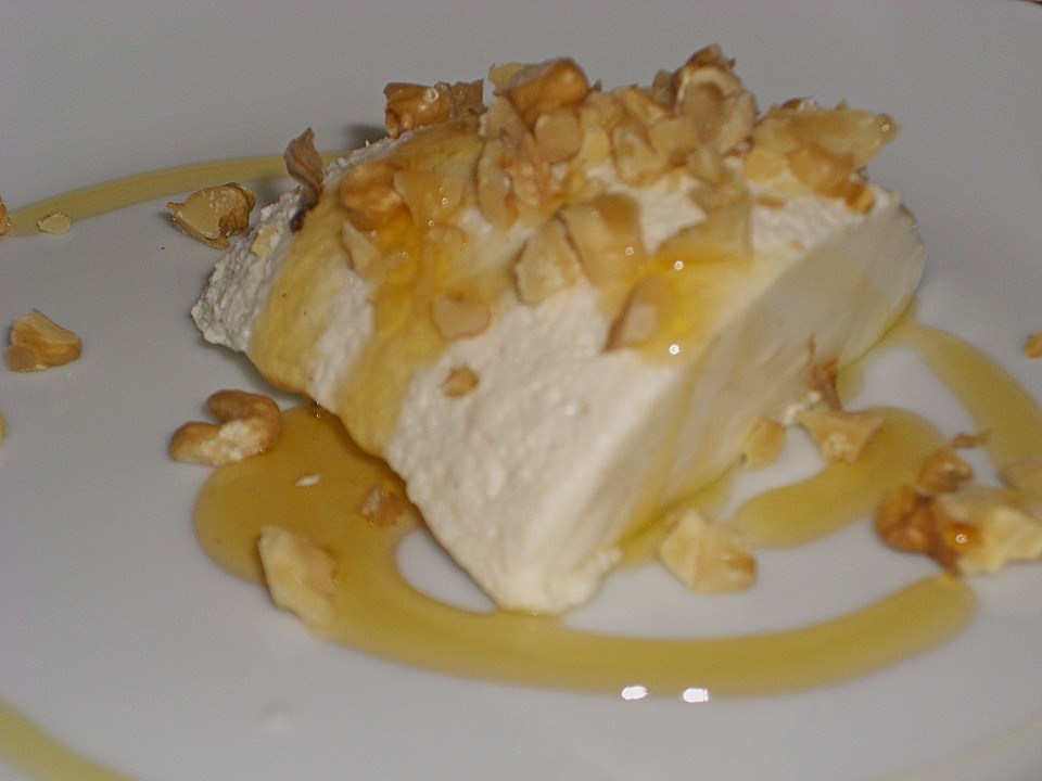 Mousse von griechischem Joghurt mit Honig und Walnüssen von ...