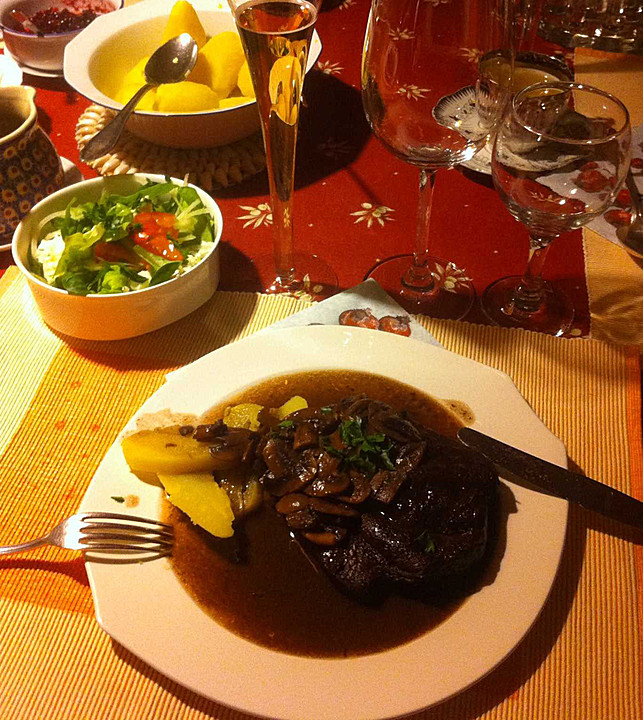 Hirschsteaks mit Cassis-Rotweinsauce von Schulz-Margrander | Chefkoch.de