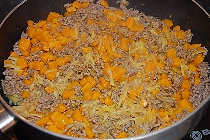 Kürbis - Hackfleisch Pfanne mit saurer Sahne - Fetakäse Sauce 6