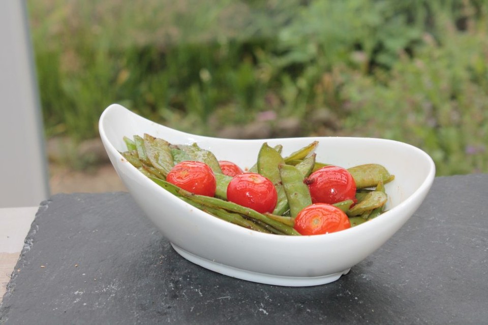 Gebratene Kaiserschoten und Cherrytomaten von jienniasy | Chefkoch.de