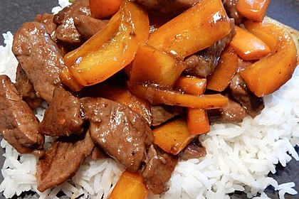 Chinesisches Rindfleisch mit Zwiebeln und Paprika 6