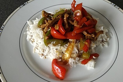 Chinesisches Rindfleisch mit Zwiebeln und Paprika 4