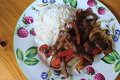 Chinesisches Rindfleisch mit Zwiebeln und Paprika 3