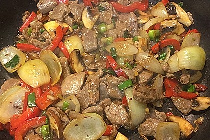 Chinesisches Rindfleisch mit Zwiebeln und Paprika 2