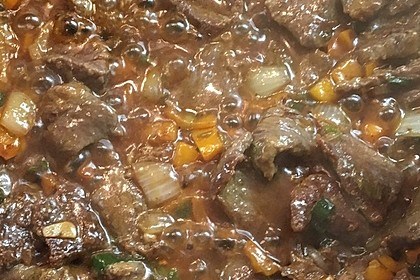 Chinesisches Rindfleisch mit Zwiebeln und Paprika 7